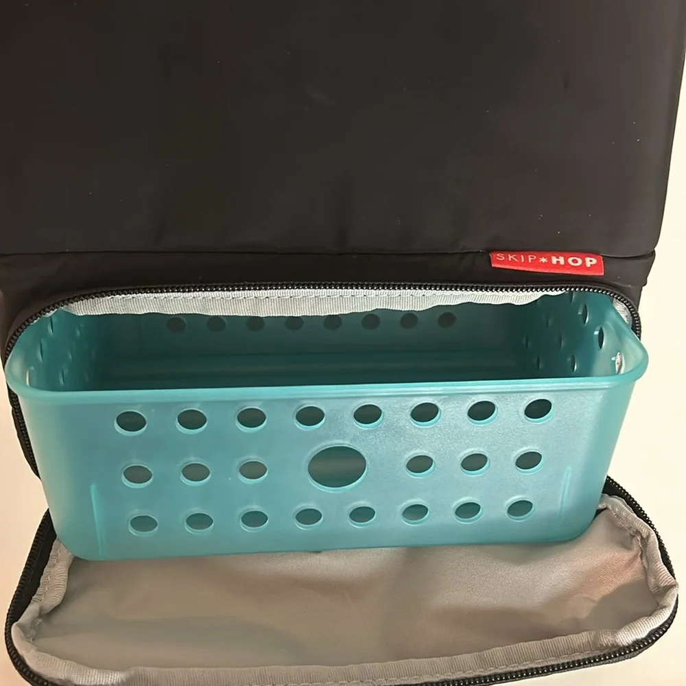 Skip Hop Diaper/Back Pack NWOT in excellent condition w/diaper changing station